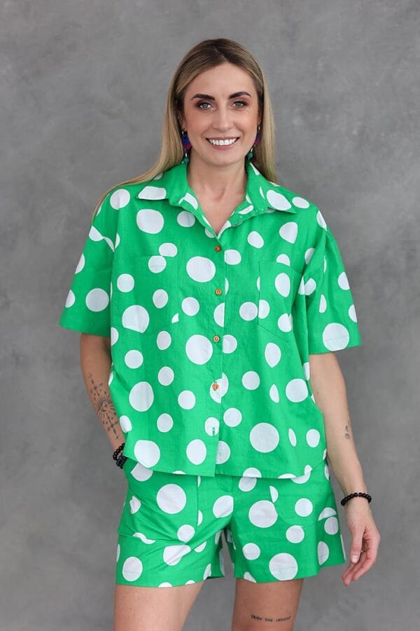 kostiumelis-su-sortais-06