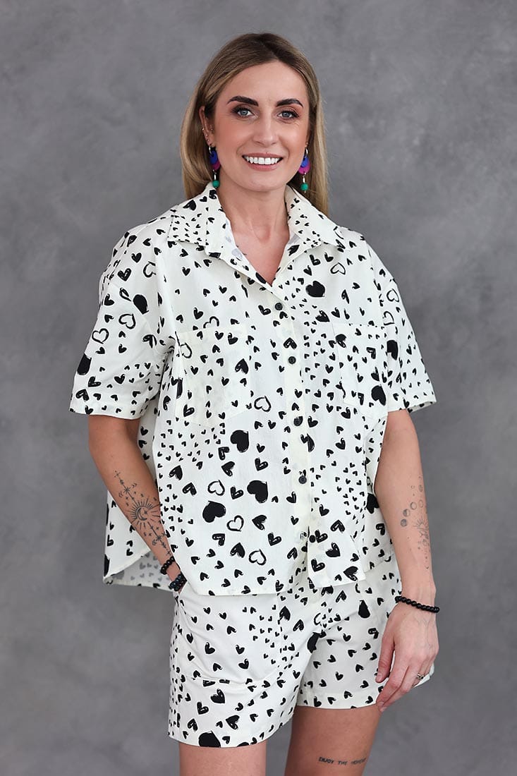 kostiumelis-su-sortais-36