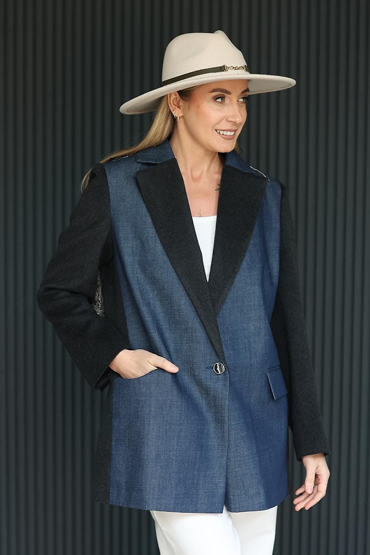 Tiesaus silueto švarkas "Mistika"