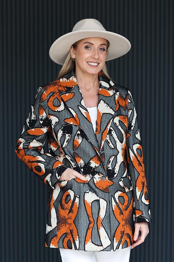 Tiesaus silueto švarkas "Carmen"