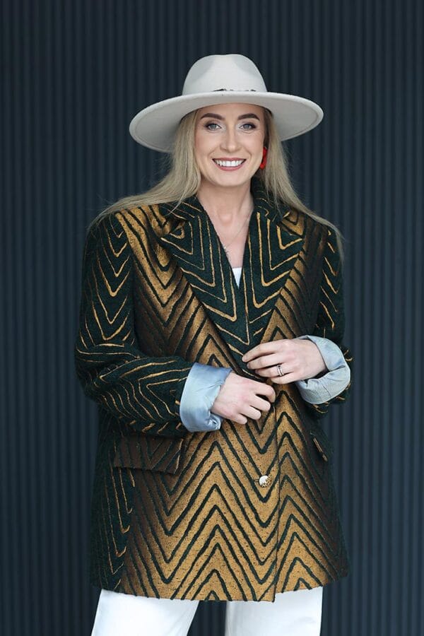 Tiesaus silueto švarkas "Aureva"